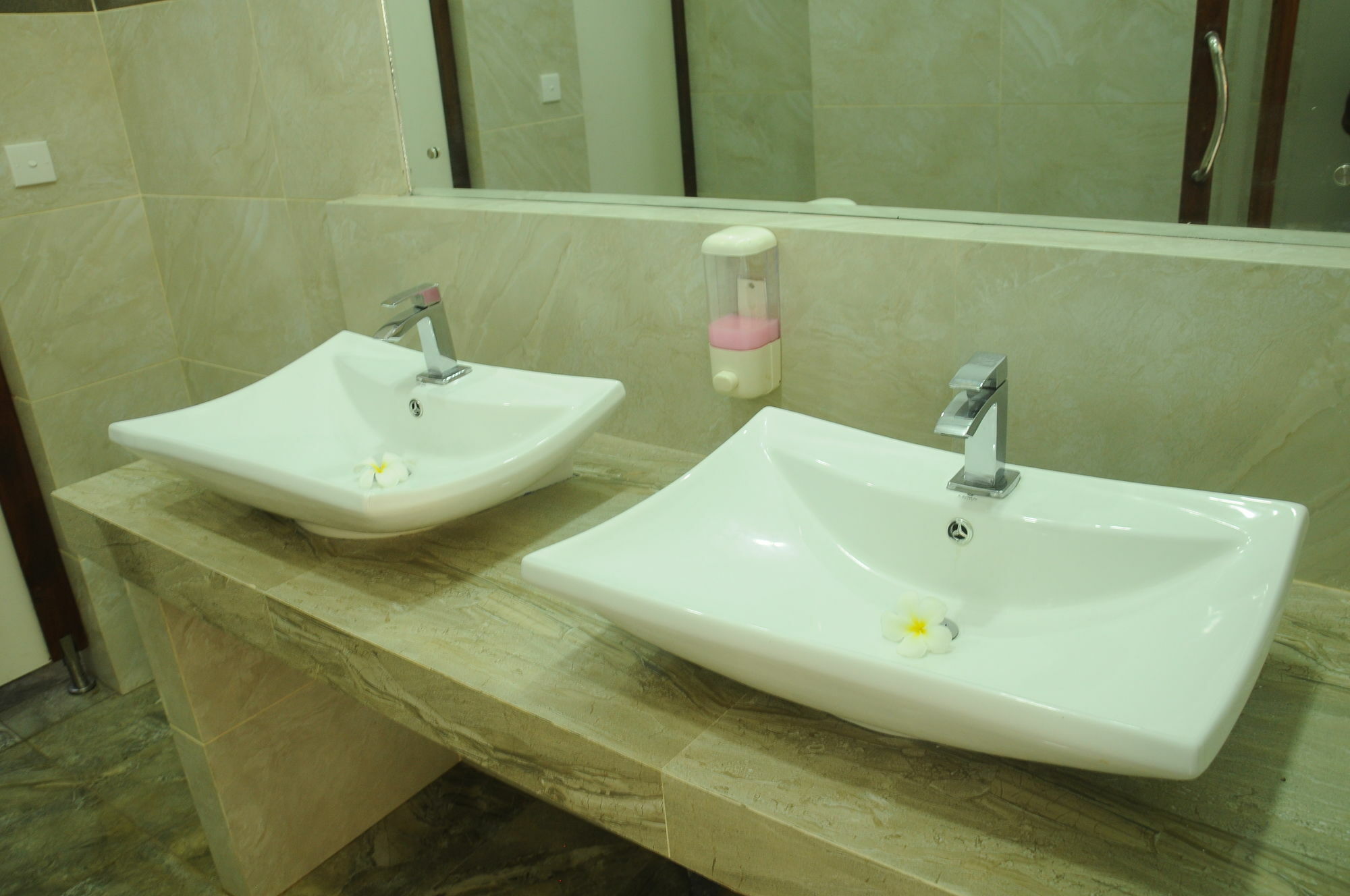 Serendib Beach Hotel Бентота Екстериор снимка